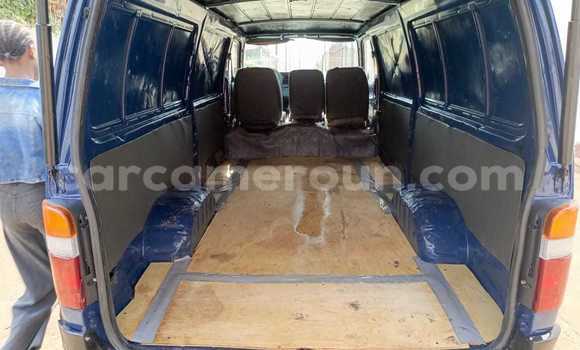 Sayi Na hannu Toyota Hiace Blue Mota in Yaounde a Babban Kamaru Sayi Na hannu Toyota Hiace Blue Mota in Yaounde a Babban Kamaru