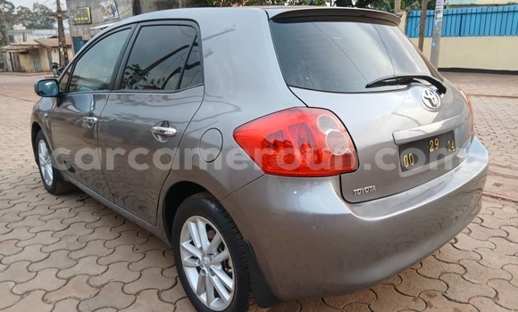 Sayi Na hannu Toyota Auris Azurfa Mota in Yaounde a Babban Kamaru Sayi Na hannu Toyota Auris Azurfa Mota in Yaounde a Babban Kamaru
