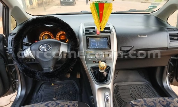 Sayi Na hannu Toyota Auris Azurfa Mota in Yaounde a Babban Kamaru Sayi Na hannu Toyota Auris Azurfa Mota in Yaounde a Babban Kamaru