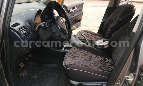 Sayi Na hannu Toyota Auris Azurfa Mota in Yaounde a Babban Kamaru Sayi Na hannu Toyota Auris Azurfa Mota in Yaounde a Babban Kamaru