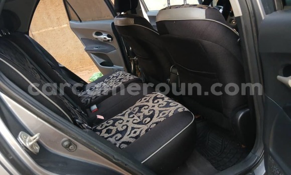 Sayi Na hannu Toyota Auris Azurfa Mota in Yaounde a Babban Kamaru Sayi Na hannu Toyota Auris Azurfa Mota in Yaounde a Babban Kamaru