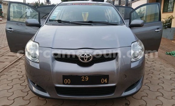 Sayi Na hannu Toyota Auris Azurfa Mota in Yaounde a Babban Kamaru Sayi Na hannu Toyota Auris Azurfa Mota in Yaounde a Babban Kamaru