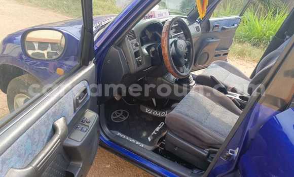 Sayi Na hannu Toyota RAV4 Blue Mota in Yaounde a Babban Kamaru Sayi Na hannu Toyota RAV4 Blue Mota in Yaounde a Babban Kamaru