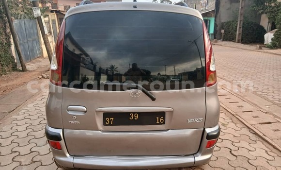 Sayi Na hannu Toyota Yaris Verso Brown Mota in Yaounde a Babban Kamaru Sayi Na hannu Toyota Yaris Verso Brown Mota in Yaounde a Babban Kamaru