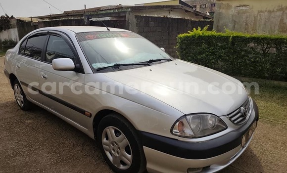 Sayi Na hannu Toyota Avensis Azurfa Mota in Yaounde a Babban Kamaru Sayi Na hannu Toyota Avensis Azurfa Mota in Yaounde a Babban Kamaru
