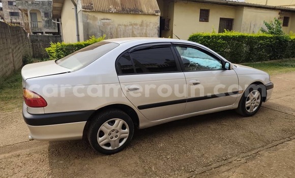 Sayi Na hannu Toyota Avensis Azurfa Mota in Yaounde a Babban Kamaru Sayi Na hannu Toyota Avensis Azurfa Mota in Yaounde a Babban Kamaru