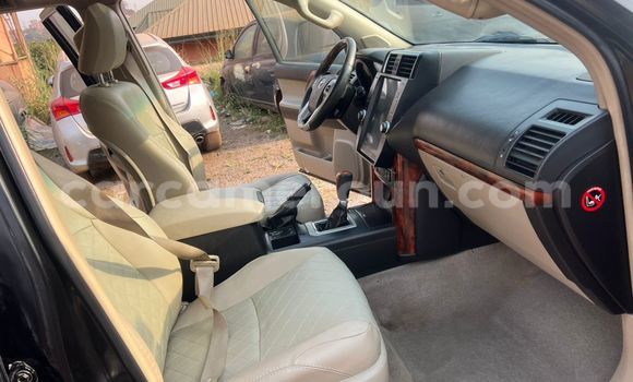 Sayi Na hannu Toyota Land Cruiser Prado Black Mota in Yaounde a Babban Kamaru Sayi Na hannu Toyota Land Cruiser Prado Black Mota in Yaounde a Babban Kamaru