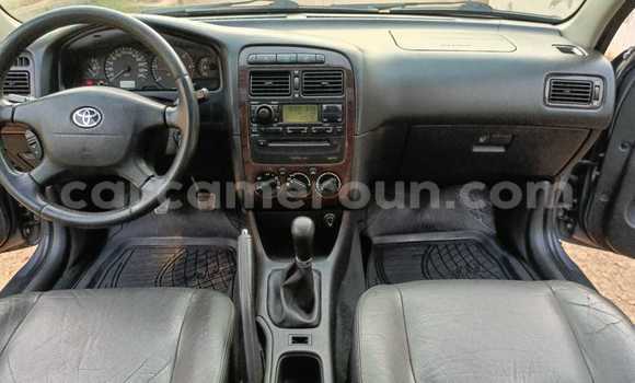 Sayi Na hannu Toyota Avensis Blue Mota in Yaounde a Babban Kamaru Sayi Na hannu Toyota Avensis Blue Mota in Yaounde a Babban Kamaru