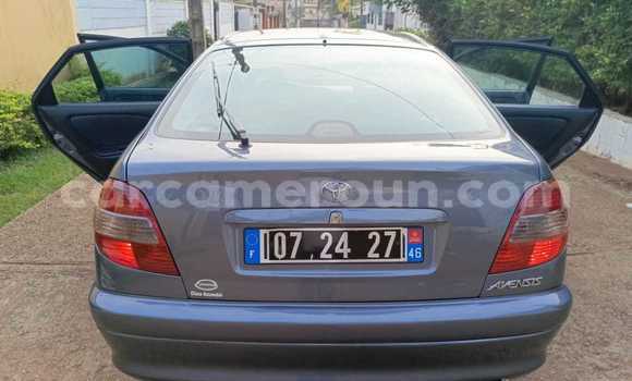 Sayi Na hannu Toyota Avensis Blue Mota in Yaounde a Babban Kamaru Sayi Na hannu Toyota Avensis Blue Mota in Yaounde a Babban Kamaru