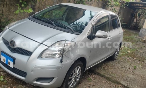 Acheter Import Voiture Toyota Vitz Gris à Douala, Littoral Cameroon