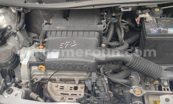 Sayi Imported Toyota Vitz Azurfa Mota in Douala a Ƙasar Kamaru Sayi Imported Toyota Vitz Azurfa Mota in Douala a Ƙasar Kamaru