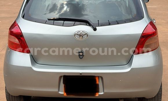 Acheter Occasion Voiture Toyota Yaris Gris à Yaoundé, Central Cameroon Acheter Occasion Voiture Toyota Yaris Gris à Yaoundé, Central Cameroon
