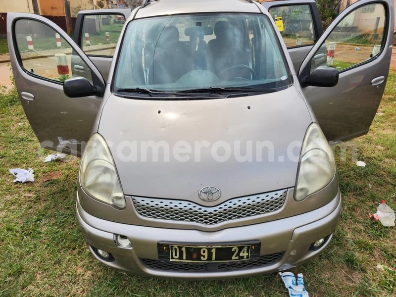 Big with watermark toyota yaris verso central cameroon yaounde 22385