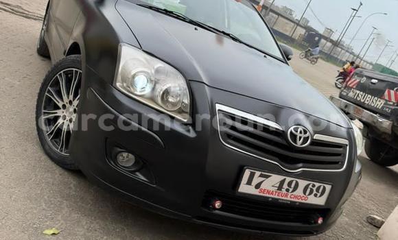 Sayi Na hannu Toyota Avensis Black Mota in Douala a Ƙasar Kamaru