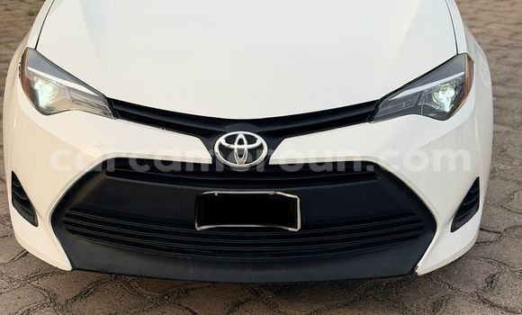 Sayi Na hannu Toyota Corolla White Mota in Yaounde a Babban Kamaru