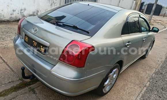 Sayi Na hannu Toyota Avensis Azurfa Mota in Yaounde a Babban Kamaru Sayi Na hannu Toyota Avensis Azurfa Mota in Yaounde a Babban Kamaru