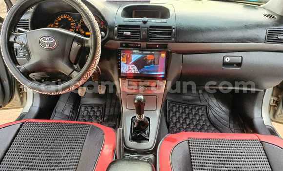 Sayi Na hannu Toyota Avensis Azurfa Mota in Yaounde a Babban Kamaru Sayi Na hannu Toyota Avensis Azurfa Mota in Yaounde a Babban Kamaru