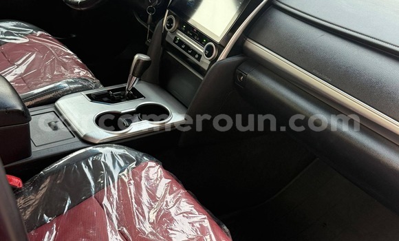 Sayi Na hannu Toyota Camry Red Mota in Douala a Ƙasar Kamaru Sayi Na hannu Toyota Camry Red Mota in Douala a Ƙasar Kamaru