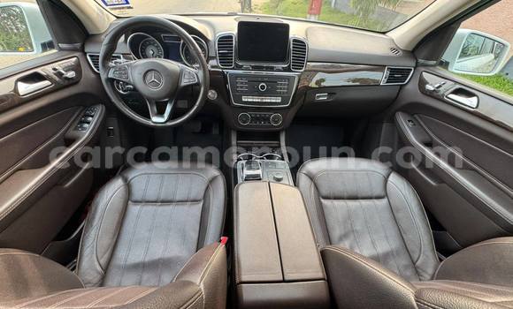 Sayi Na hannu Mercedes‒Benz ML–Class White Mota in Douala a Ƙasar Kamaru Sayi Na hannu Mercedes‒Benz ML–Class White Mota in Douala a Ƙasar Kamaru