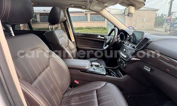 Sayi Na hannu Mercedes‒Benz ML–Class White Mota in Douala a Ƙasar Kamaru Sayi Na hannu Mercedes‒Benz ML–Class White Mota in Douala a Ƙasar Kamaru