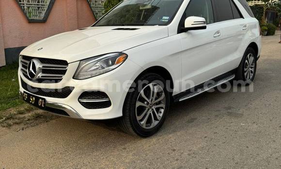 Sayi Na hannu Mercedes‒Benz ML–Class White Mota in Douala a Ƙasar Kamaru Sayi Na hannu Mercedes‒Benz ML–Class White Mota in Douala a Ƙasar Kamaru