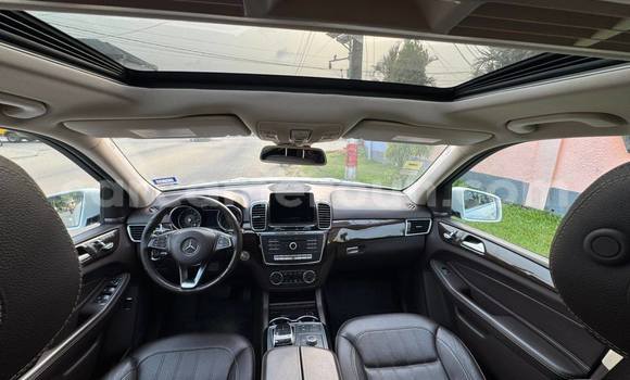 Sayi Na hannu Mercedes‒Benz ML–Class White Mota in Douala a Ƙasar Kamaru Sayi Na hannu Mercedes‒Benz ML–Class White Mota in Douala a Ƙasar Kamaru