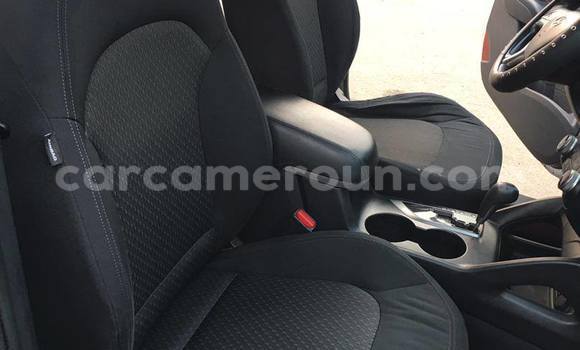 Sayi Na hannu Hyundai Tucson Azurfa Mota in Douala a Ƙasar Kamaru Sayi Na hannu Hyundai Tucson Azurfa Mota in Douala a Ƙasar Kamaru