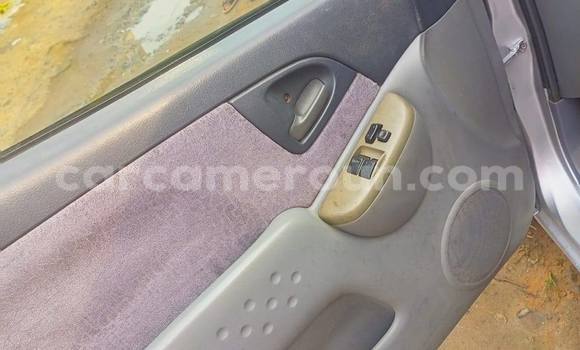 Sayi Na hannu Toyota Yaris Azurfa Mota in Douala a Ƙasar Kamaru Sayi Na hannu Toyota Yaris Azurfa Mota in Douala a Ƙasar Kamaru