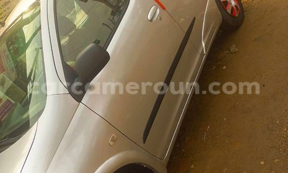 Sayi Na hannu Toyota Yaris Azurfa Mota in Douala a Ƙasar Kamaru Sayi Na hannu Toyota Yaris Azurfa Mota in Douala a Ƙasar Kamaru