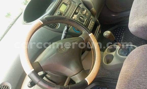 Sayi Na hannu Toyota Yaris Azurfa Mota in Douala a Ƙasar Kamaru Sayi Na hannu Toyota Yaris Azurfa Mota in Douala a Ƙasar Kamaru