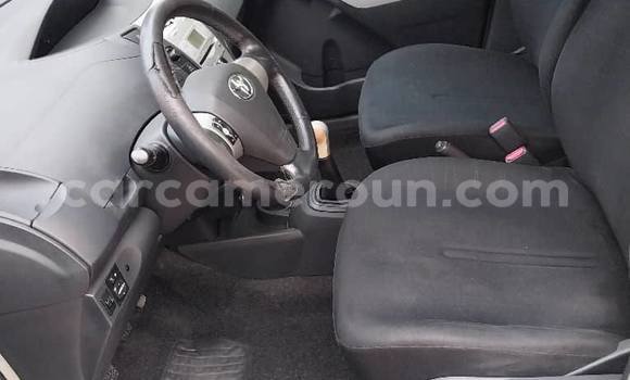 Sayi Na hannu Toyota Yaris Red Mota in Douala a Ƙasar Kamaru Sayi Na hannu Toyota Yaris Red Mota in Douala a Ƙasar Kamaru