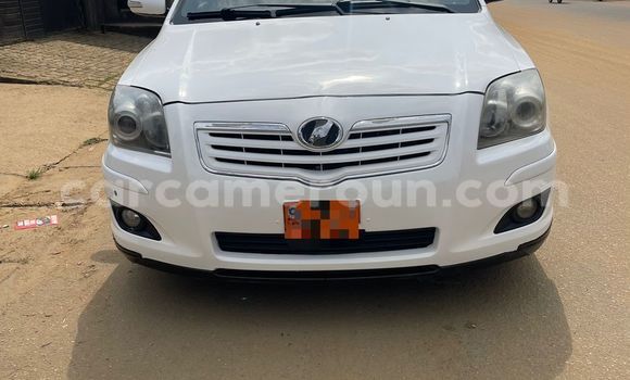 Sayi Na hannu Toyota Avensis White Mota in Douala a Ƙasar Kamaru Sayi Na hannu Toyota Avensis White Mota in Douala a Ƙasar Kamaru