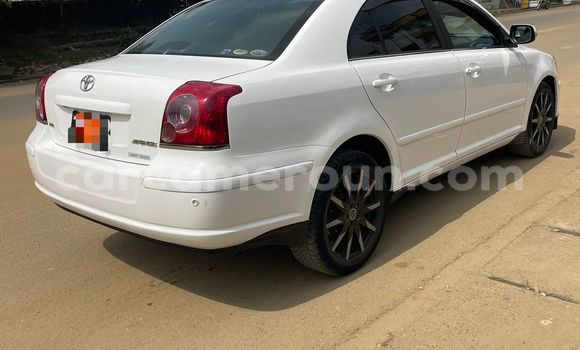 Sayi Na hannu Toyota Avensis White Mota in Douala a Ƙasar Kamaru Sayi Na hannu Toyota Avensis White Mota in Douala a Ƙasar Kamaru