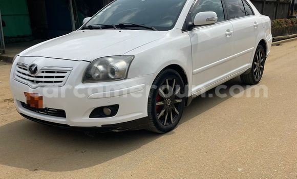 Sayi Na hannu Toyota Avensis White Mota in Douala a Ƙasar Kamaru Sayi Na hannu Toyota Avensis White Mota in Douala a Ƙasar Kamaru