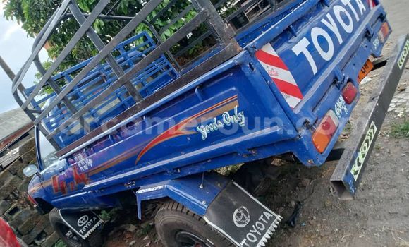 Sayi Na hannu Toyota Pickup Blue Mota in Douala a Ƙasar Kamaru Sayi Na hannu Toyota Pickup Blue Mota in Douala a Ƙasar Kamaru