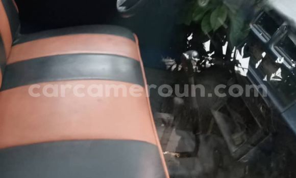 Sayi Na hannu Toyota Pickup Blue Mota in Douala a Ƙasar Kamaru Sayi Na hannu Toyota Pickup Blue Mota in Douala a Ƙasar Kamaru