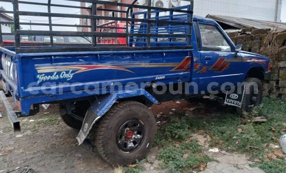Sayi Na hannu Toyota Pickup Blue Mota in Douala a Ƙasar Kamaru Sayi Na hannu Toyota Pickup Blue Mota in Douala a Ƙasar Kamaru