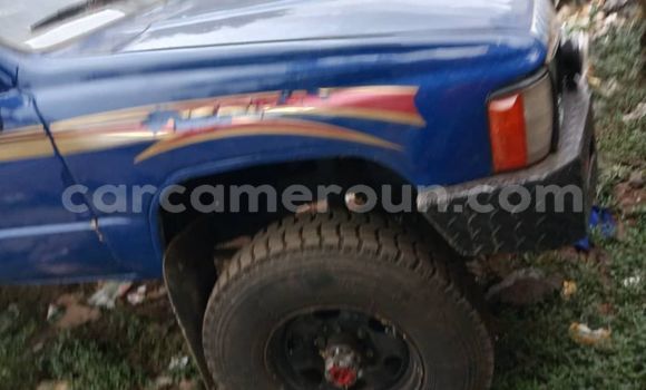 Sayi Na hannu Toyota Pickup Blue Mota in Douala a Ƙasar Kamaru Sayi Na hannu Toyota Pickup Blue Mota in Douala a Ƙasar Kamaru