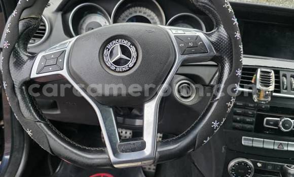 Sayi Na hannu Mercedes‒Benz C–Class Black Mota in Douala a Ƙasar Kamaru Sayi Na hannu Mercedes‒Benz C–Class Black Mota in Douala a Ƙasar Kamaru