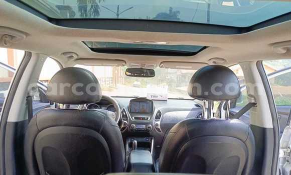 Sayi Na hannu Hyundai Tucson Azurfa Mota in Yaounde a Babban Kamaru Sayi Na hannu Hyundai Tucson Azurfa Mota in Yaounde a Babban Kamaru