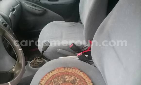 Sayi Na hannu Toyota Yaris Black Mota in Douala a Ƙasar Kamaru Sayi Na hannu Toyota Yaris Black Mota in Douala a Ƙasar Kamaru