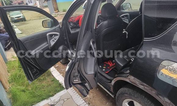 Sayi Na hannu Toyota RAV4 Black Mota in Douala a Ƙasar Kamaru Sayi Na hannu Toyota RAV4 Black Mota in Douala a Ƙasar Kamaru