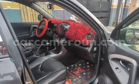 Sayi Na hannu Toyota RAV4 Black Mota in Douala a Ƙasar Kamaru Sayi Na hannu Toyota RAV4 Black Mota in Douala a Ƙasar Kamaru