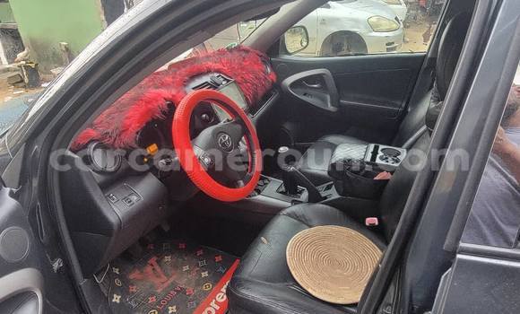Sayi Na hannu Toyota RAV4 Black Mota in Douala a Ƙasar Kamaru Sayi Na hannu Toyota RAV4 Black Mota in Douala a Ƙasar Kamaru