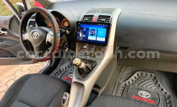 Sayi Na hannu Toyota Auris Azurfa Mota in Yaounde a Babban Kamaru Sayi Na hannu Toyota Auris Azurfa Mota in Yaounde a Babban Kamaru