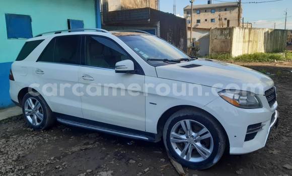 Sayi Na hannu Mercedes‒Benz ML–Class White Mota in Douala a Ƙasar Kamaru Sayi Na hannu Mercedes‒Benz ML–Class White Mota in Douala a Ƙasar Kamaru