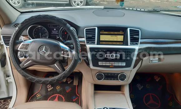 Sayi Na hannu Mercedes‒Benz ML–Class White Mota in Douala a Ƙasar Kamaru Sayi Na hannu Mercedes‒Benz ML–Class White Mota in Douala a Ƙasar Kamaru