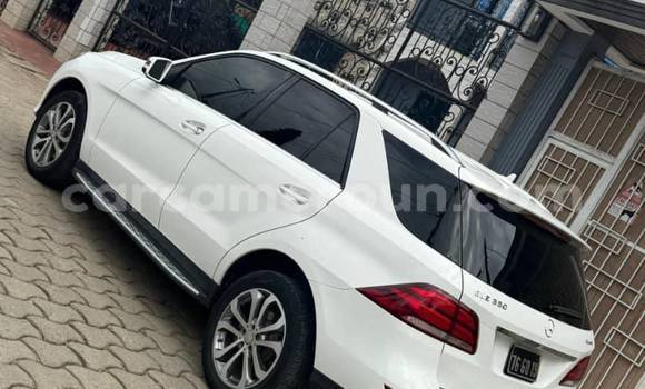 Sayi Na hannu Mercedes‒Benz GLE White Mota in Douala a Ƙasar Kamaru Sayi Na hannu Mercedes‒Benz GLE White Mota in Douala a Ƙasar Kamaru