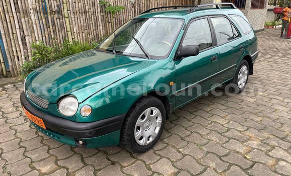 Sayi Na hannu Toyota Corolla Green Mota in Douala a Ƙasar Kamaru