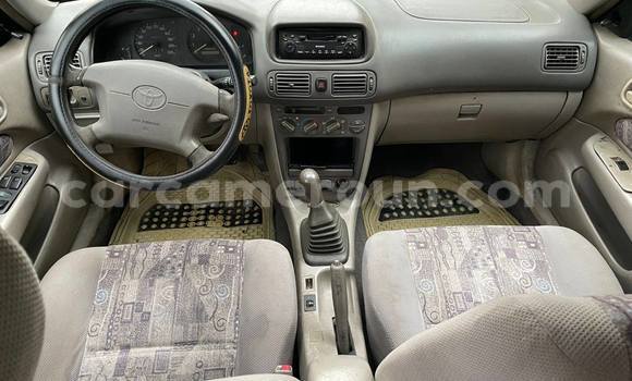 Sayi Na hannu Toyota Corolla Green Mota in Douala a Ƙasar Kamaru Sayi Na hannu Toyota Corolla Green Mota in Douala a Ƙasar Kamaru